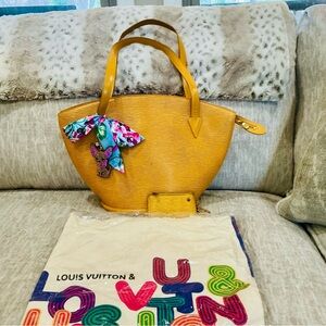 ✨💎LOUIS VUITTON💎✨ 5 PIECE Bundle! COMES WITH GENERIC DUSTY AND GIFT!